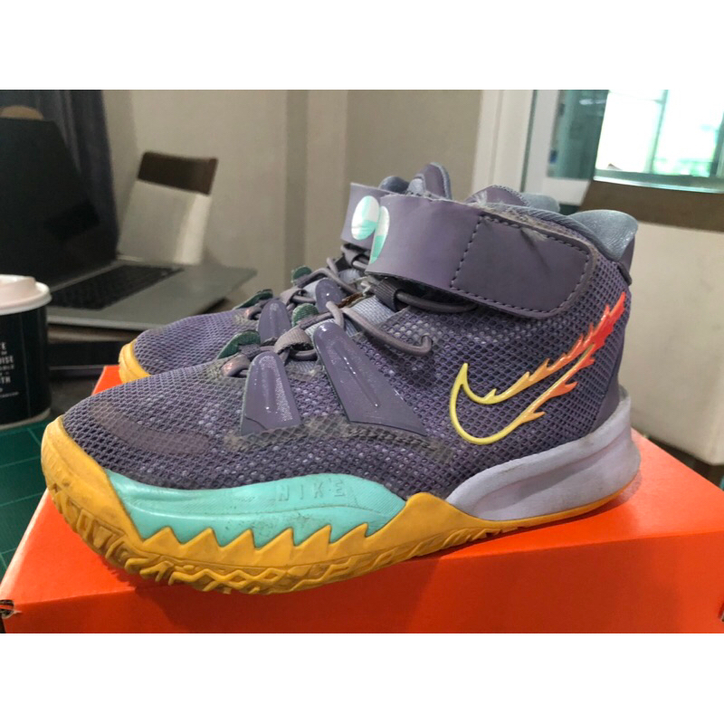 Youth store nike kyrie