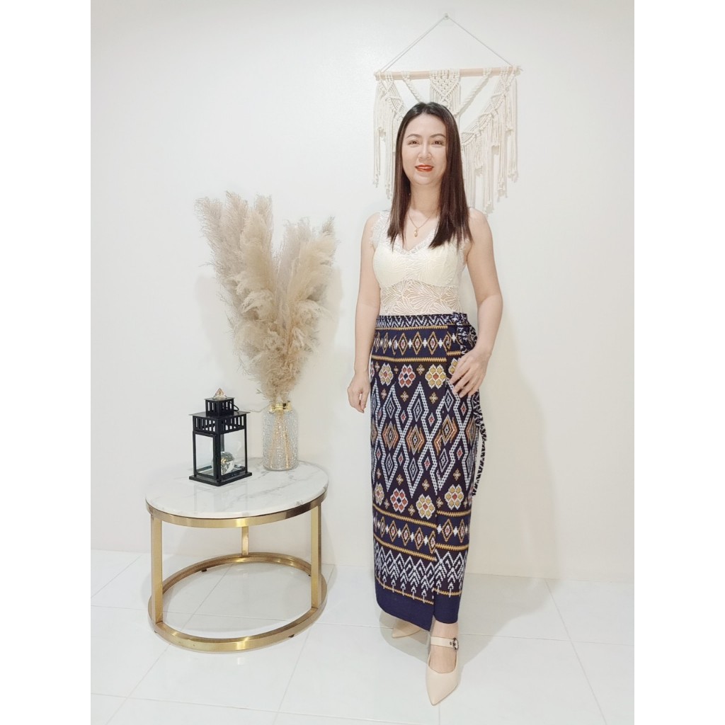 ผ้าถุงสำเร็จลายไทย ย้อมคราม เนื้อนุ่ม ใส่สบาย พร้อมตะขอปรับเอว ส่งจากนครพนม มุมมองที่ 4