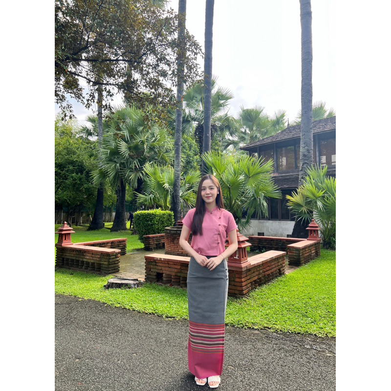 ชุดพื้นเมืองล้านนา สีชมพูกลีบบัว เสื้อผ้าฝ้ายคอจีน+ผ้าถุงทออัดกาว ใส่สบาย 5ไซส์