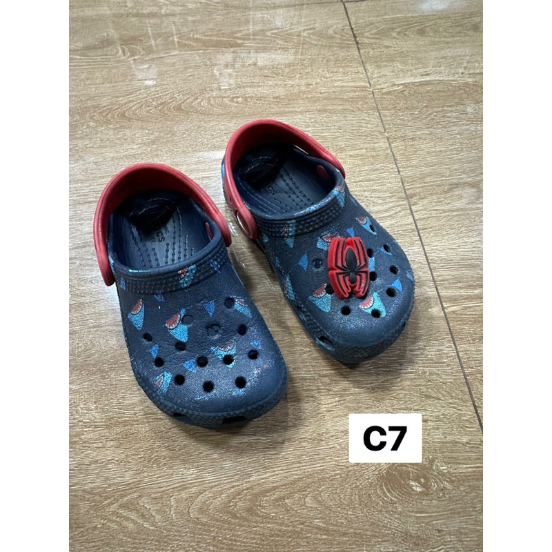 crocs c7 ของแท้ สภาพใช้งาน มีตำหนิสีลอก | Shopee Thailand