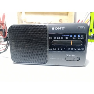 SONY ICF-390 AM/FM Portable RADIO Working and sounding good small