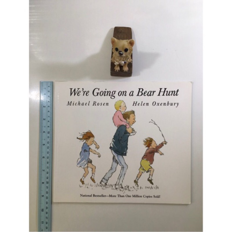 We're going on a bear hunt By Michael Rosen (เนื้อหาเดียวกัน ต่างแค่ ...