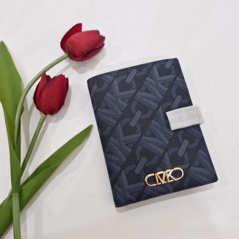 กระเป๋าพาสปอร์ต Michael Kors Empire Medium Signature Logo Passport