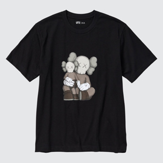 Uniqlo x Kaws T-shirt Size XL พร้อมส่ง ❤️‍🔥