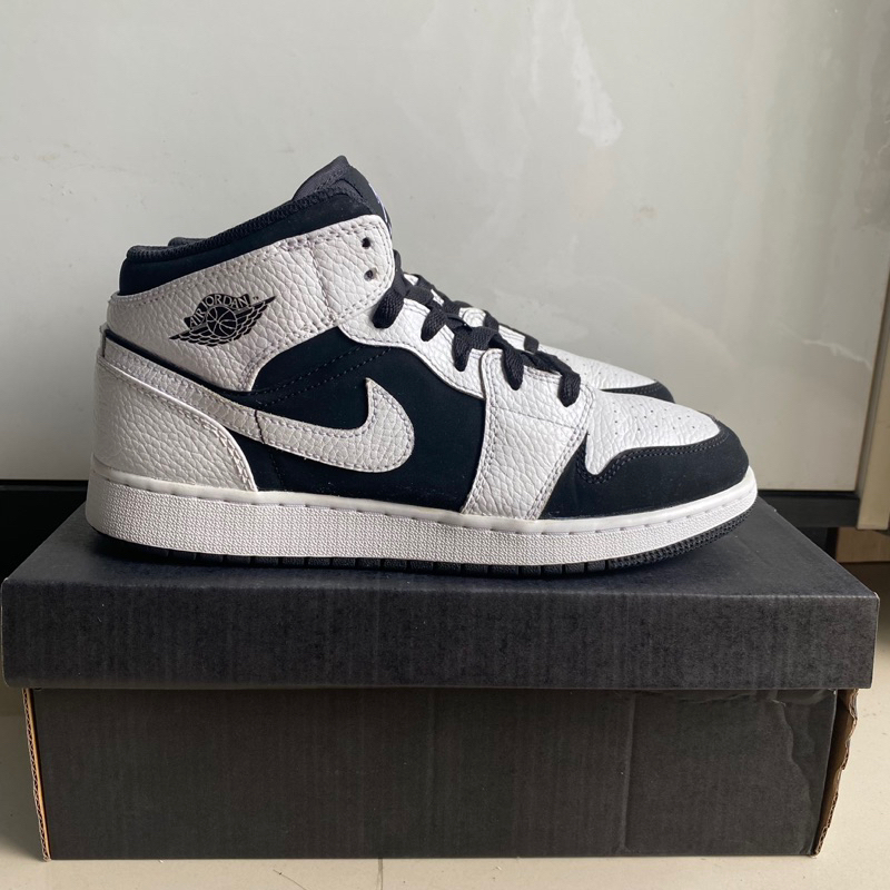 nike air jordan 1 tuxedo