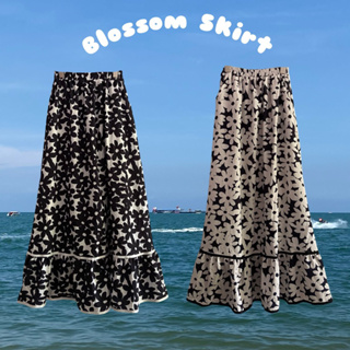 Blossom Skirt | กระโปรงยาวระบาย (เอว24” ยืดสุด 44”)