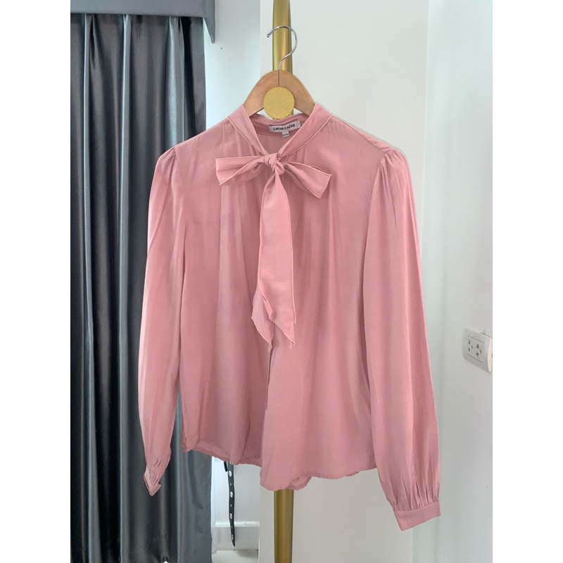 เสื้อเชิ้ตสีชมพู ผูกโบว์ แบรนด์ CACHE CACHE | Shopee Thailand