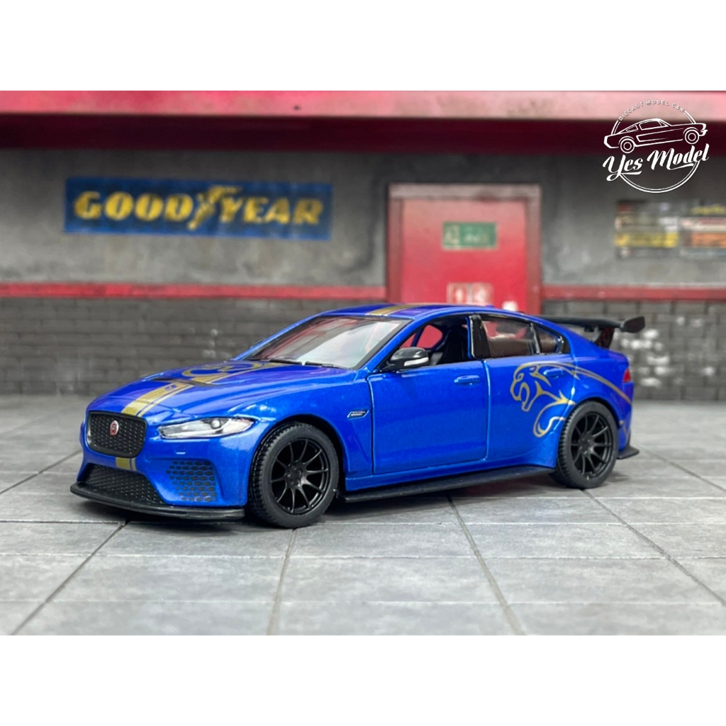 Kinsmart Jaguar XE SV Project 8 In Scala 1:38 – Modellino Pressofuso Con Decalcomanie Hardtop (4 Colori)