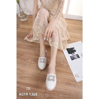 H319-1368 รองเท้าหนังสวมเปิดส้น งานสวยเป๊ะ อะไหล่เพชร ส้นกันลื่น