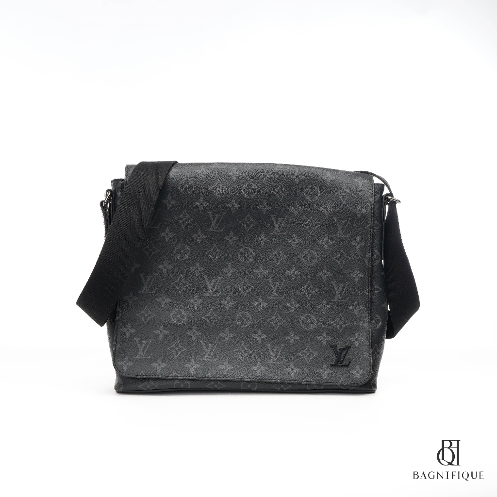 lv-district-messenger-31-eclipse-monogram-canvas-shw