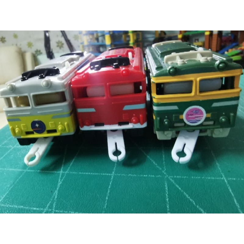 tomy-รถไฟหัวลาก-ef-81-ใส่ถ่าน-วิ่งรางฟ้า-ครับ