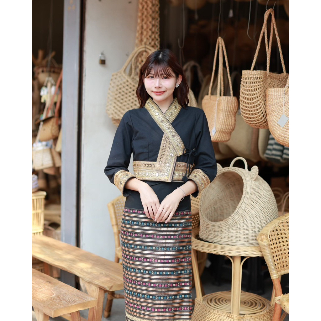 ชุดพื้นเมืองล้านนา เจ้านางโทนดำทอง ผ้าดิ้นแท้ ขับผิว พรางพุง ไซส์ XS-L มุมมองที่ 5
