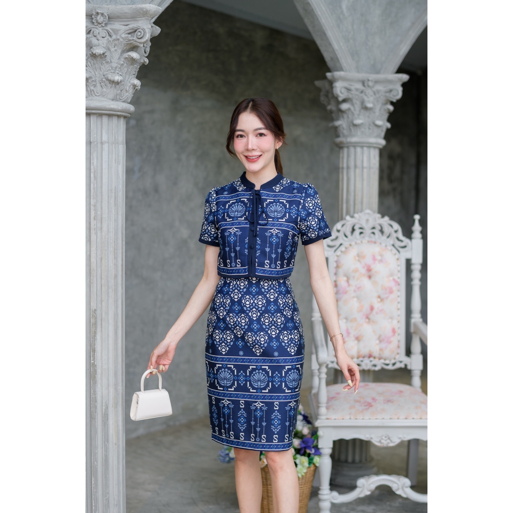 เดรสลายไทยคอบัวกั๊กทรงสอบ เข้ารูปสวย ใส่ทำงานพิธีการ ไซส์ S-2XL ผ้าอัดกาว มุมมองที่ 4