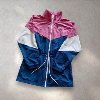 ナイキ　Nike　スウッシュ刺繍ロゴ　ナイロンパーカー　XL XXL 古着 Nike เสื้อแจ็คเก็ต มือสอง ราคาถูก สั่งเลยบน Shopee