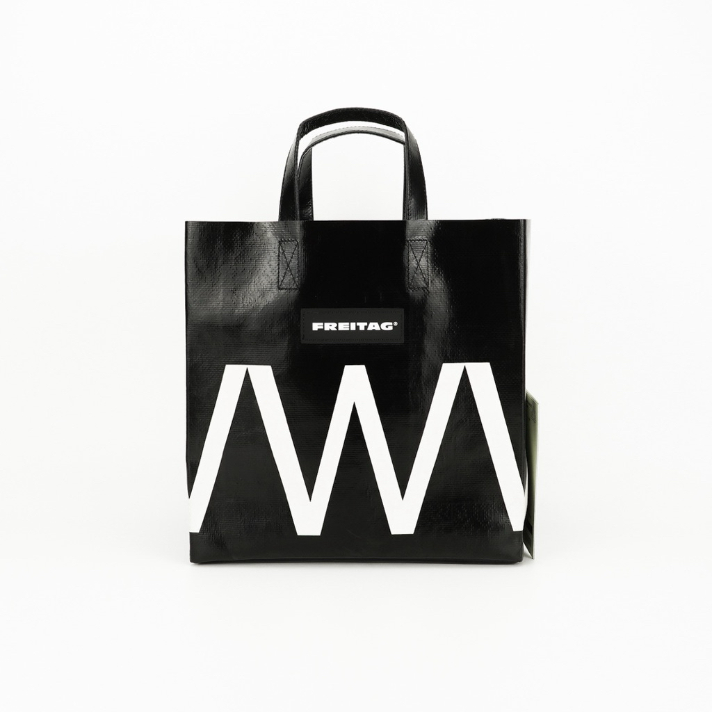 FREITAG F250 SONNY ผ้าดำ ใส้ดำ ด้านหน้าสกรีนตัว WWW สีขาว วาง Pattern ...