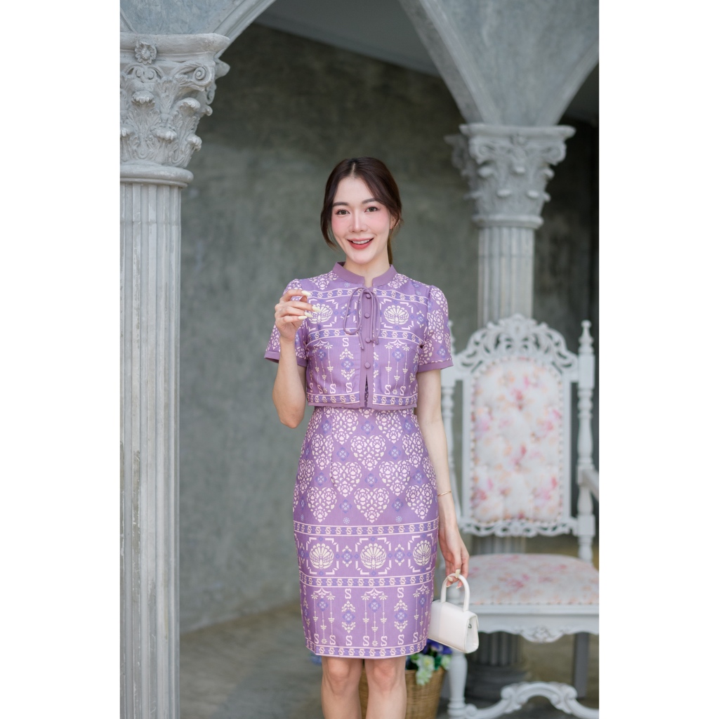 เดรสลายไทยคอบัวกั๊กทรงสอบ เข้ารูปสวย ใส่ทำงานพิธีการ ไซส์ S-2XL ผ้าอัดกาว