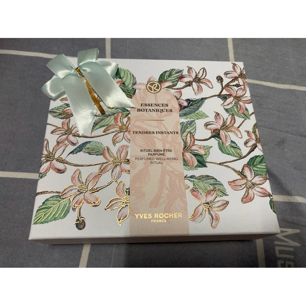 กล่องกระดาษ Yves Rocher | Shopee Thailand