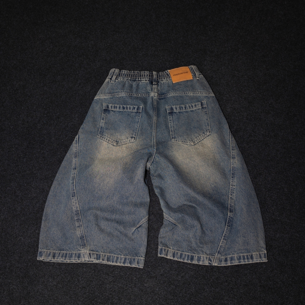 URTHE - กางเกงยีนส์ เอวยางยืด รุ่น V-CUT SHORTS
