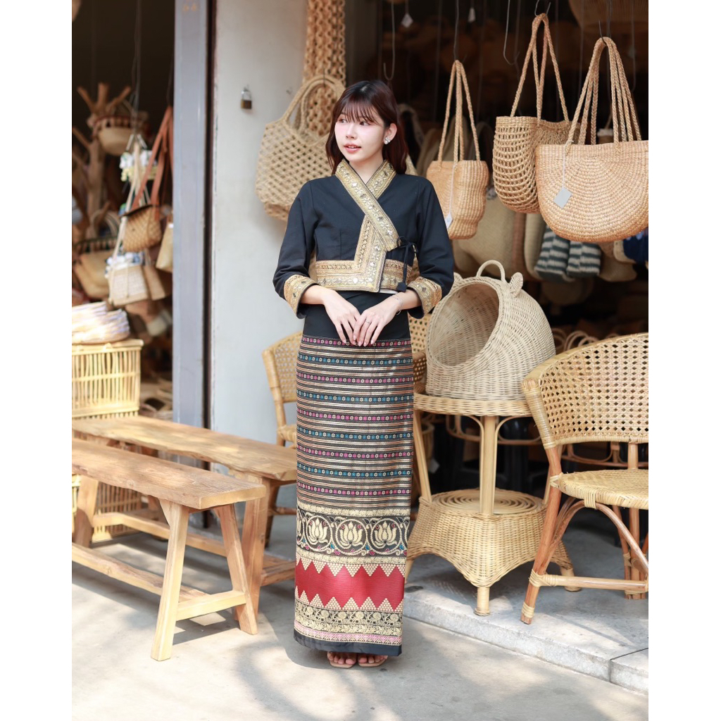 ชุดพื้นเมืองล้านนา เจ้านางโทนดำทอง ผ้าดิ้นแท้ ขับผิว พรางพุง ไซส์ XS-L