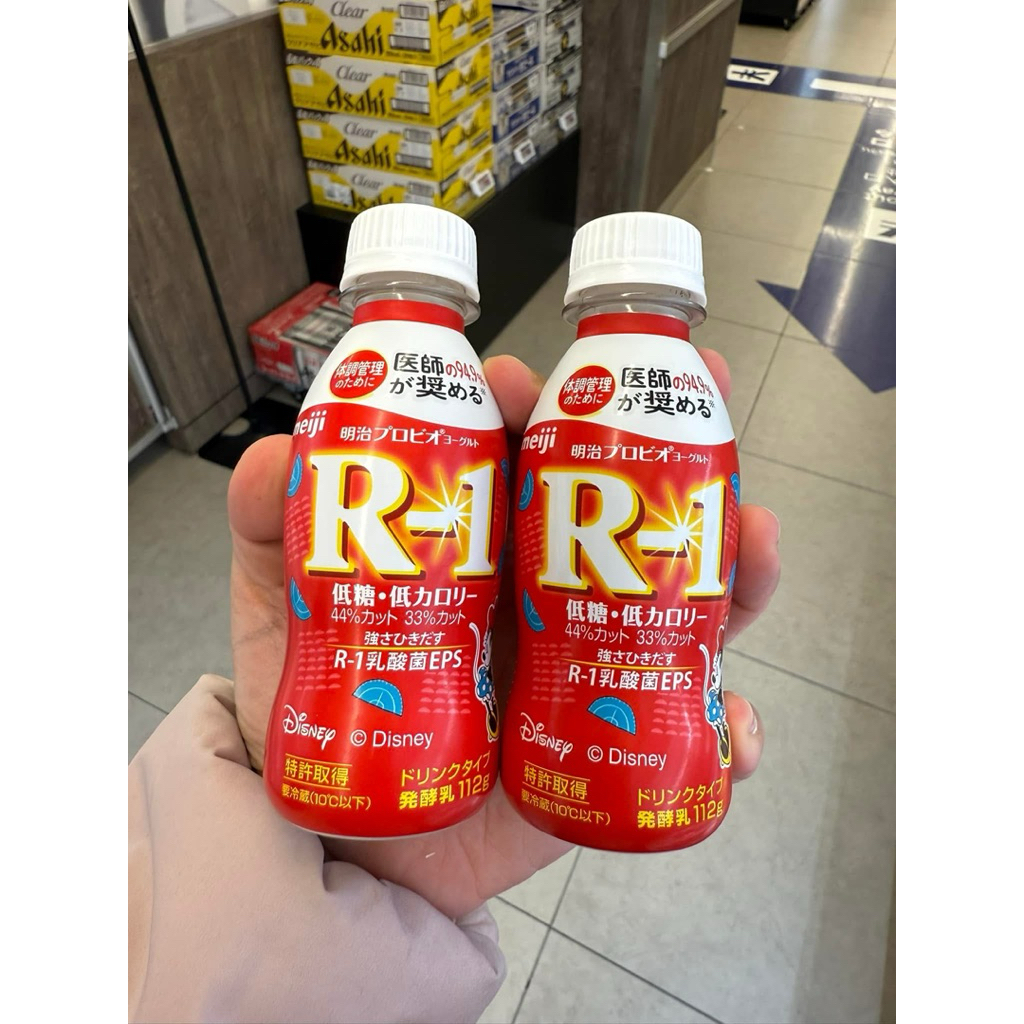 Meiji R-1 เป็น yogurt drink ของ meiji ที่รสชาตินุ่มๆ กลมกล่อมกำลังดี ...