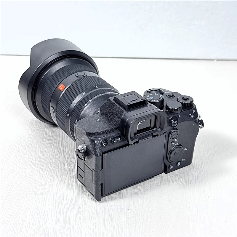 อุปกรณ์ประกอบฉาก พร็อพถ่ายสินค้า โมเดล (Model) SOVN A7 + FE 24-70 f/2.8 ...