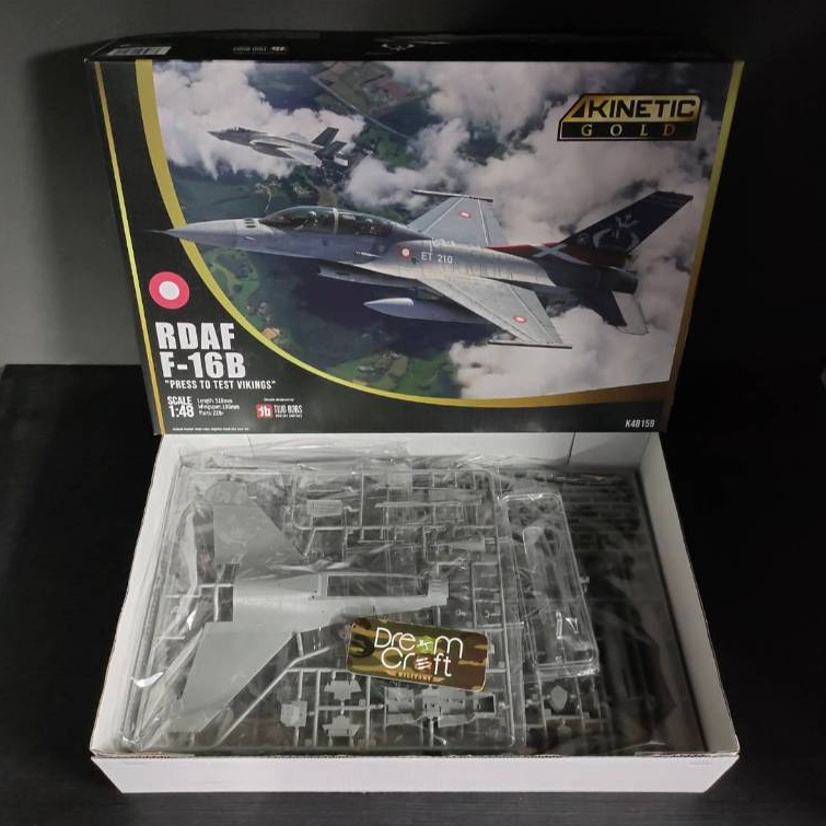 KINETIC K48159 1/48 RDAF F-16B Press to Vikings (โมเดลเครื่องบิน Model ...