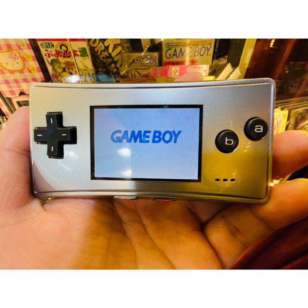 Nintendo GameBoy Micro Silver ตัวเล็กปุ๊กปิ๊กใช้งานได้จริงสวยๆเลยคร้าบ ...