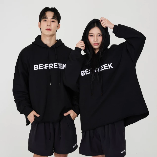 BE;FREEK BLACK Basic Logo Hoodie (Available Now) เสื้อฮู้ดดี้ โลโก้ สีดำ https://wayoza.com