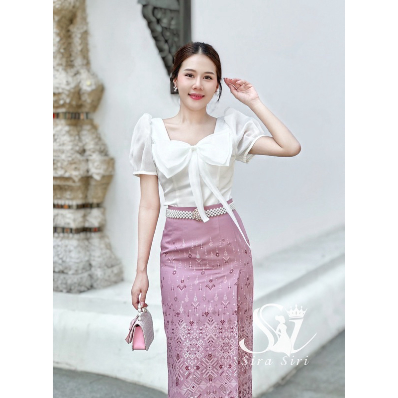 Sira Siri ชุดไทยคุณหนู แขนตุ๊กตาโบว์ เนื้อผ้าดัชเชส งานบุญงานบวช ผ้าถุงสำเร็จรูปทรงสวย มุมมองที่ 4