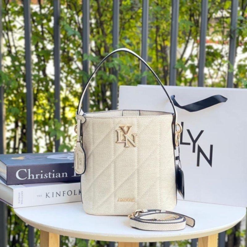 【LYN】Gastonia Bucket Bag M ライトベージュ New Gastonia M Bucket Bag Beige : ร้านลินออนไลน์อย่างเป็น