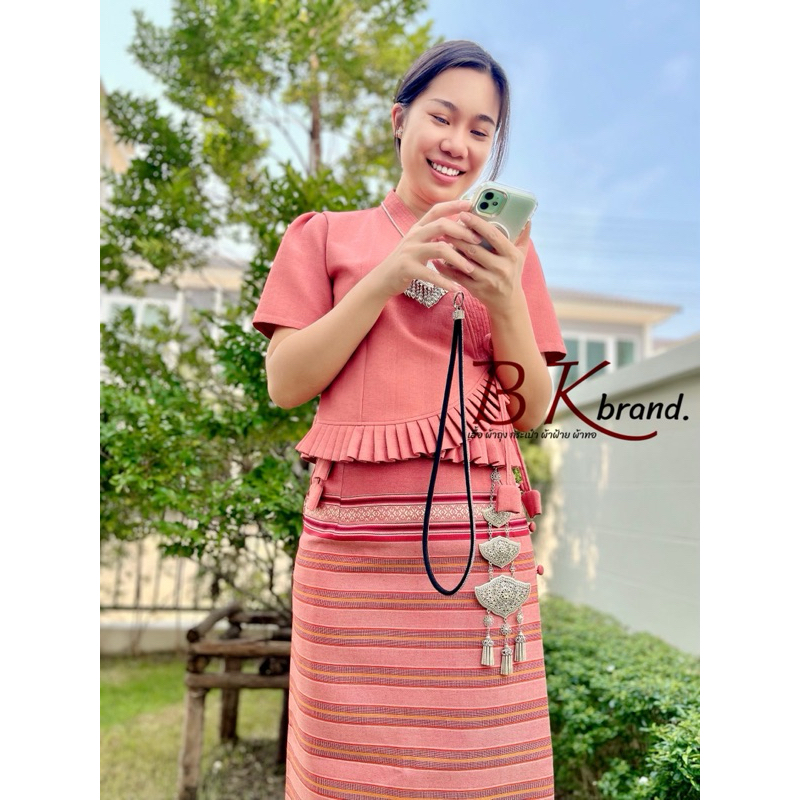 ชุดพื้นเมืองล้านนาผ้าฝ้ายทอลายยกดอกลำพูน สีส้มพีช อัดกาวทั้งชุด ใส่ได้ทุกงาน มุมมองที่ 5