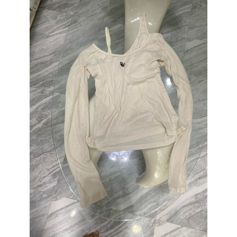 ส่งต่อ Bemingtop-เสื้อสายเดี่ยวข้างใน แขนยาวปาดไหล่ | Shopee Thailand