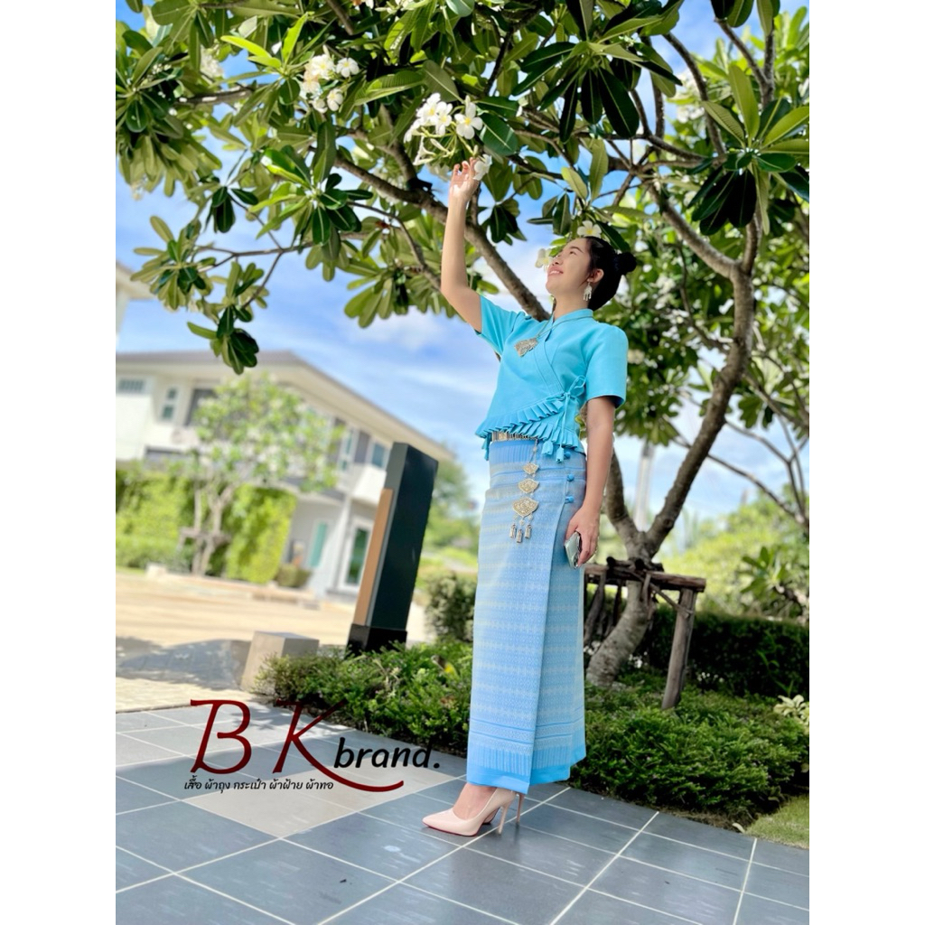 BKbrand ชุดพื้นเมืองล้านนาผ้าฝ้ายนิ่ม สีฟ้า อัดกาว สวยตรงปก งานพรีออเดอร์ มุมมองที่ 3