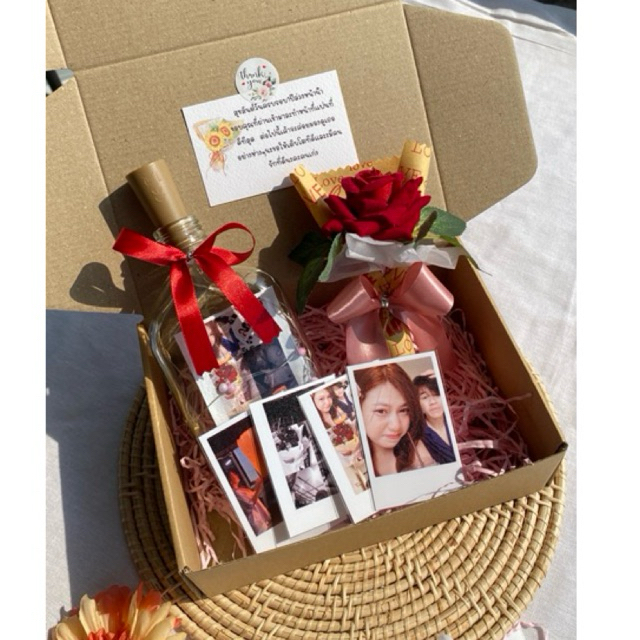 Boxes ของขวัญวาเลนไทน์ ขวดโพลาลอยพร้อมกุหลาบ แถมโพลาลอย 4 รูป แถมการ์ด ...
