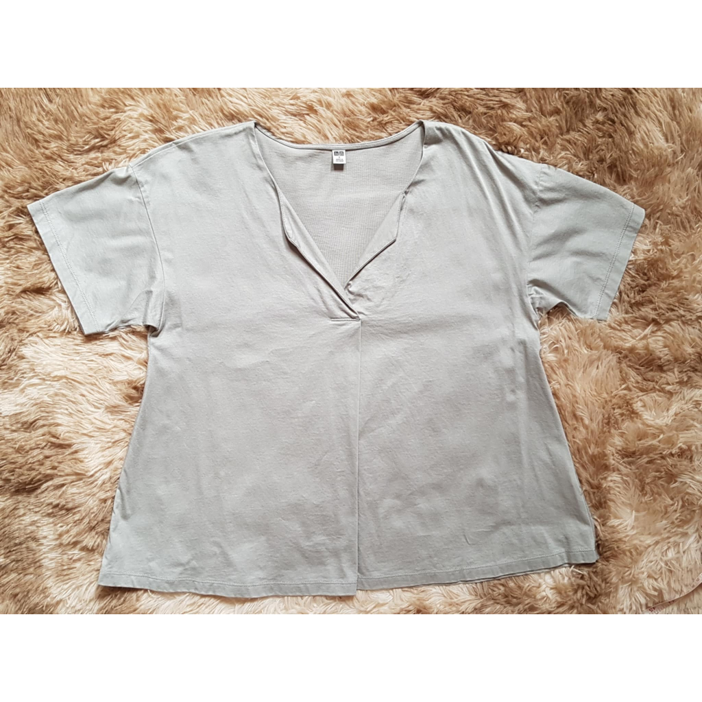 เสื้อเบลาส์ uniqlo สีเขียว | Shopee Thailand