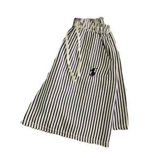 โปรโมชั่น Flash Sale : กางเกงขาสั้นปักpoloลายทางมีกระเป๋า ไม่สั้นมาก ใส่ได้ทั้งหญิงชาย ใส่คู่กันก็น่ารักไปอีก