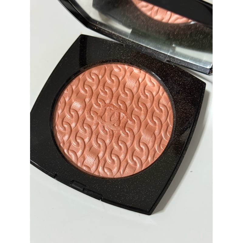 Chanel Les Symboles de Chanel oversize illuminating powder | Shopee ...