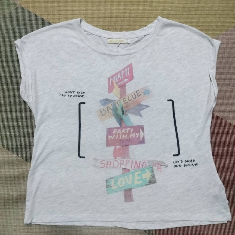 เสื้อยืด Bershka size S รอบอก 37" มือสอง สภาพดี Shopee Thailand