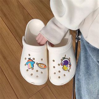 Dép sandal EVA thời trang có lỗ, có họa tiết hoạt hình và có thể sử dụng 2 cách.
