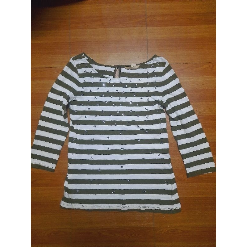 เสื้อยืด Banana republic size xs หญิง อกก่อนยืด 34 นิ้ว ไหล่ 15 นิ้ว