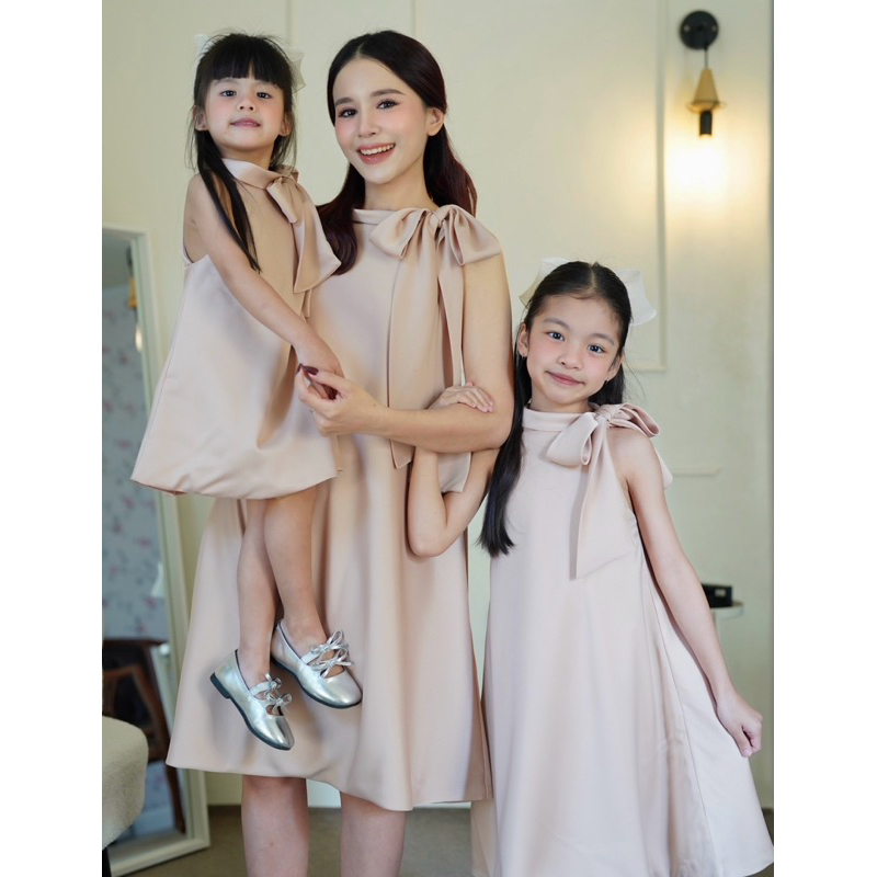ชุดครอบครัวแม่ลูก สีครีม เนื้อผ้าดี ทรงสวย ใส่สบาย ราคาพิเศษ ส่งฟรี!