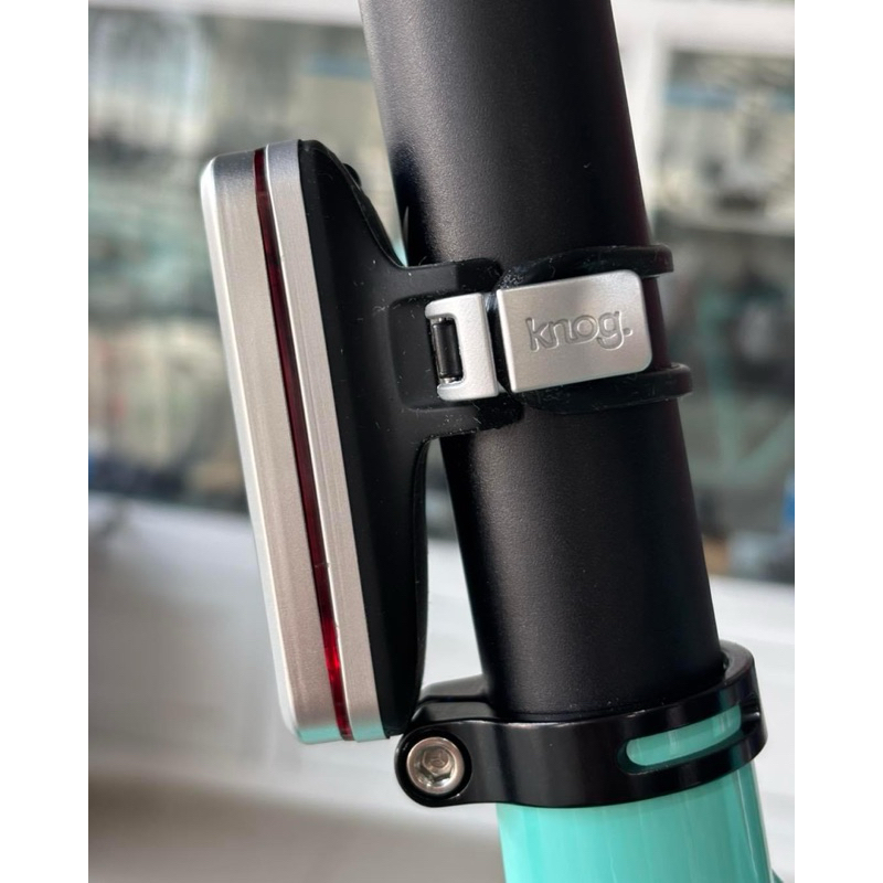 ลด 40% ไฟท้ายจักรยาน Knog Blinder R70 | Shopee Thailand