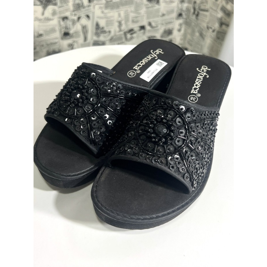 Defonseca:รองเท้าแตะส้นสูงลายดอกไม้สีดำ/Black floral patterned high ...