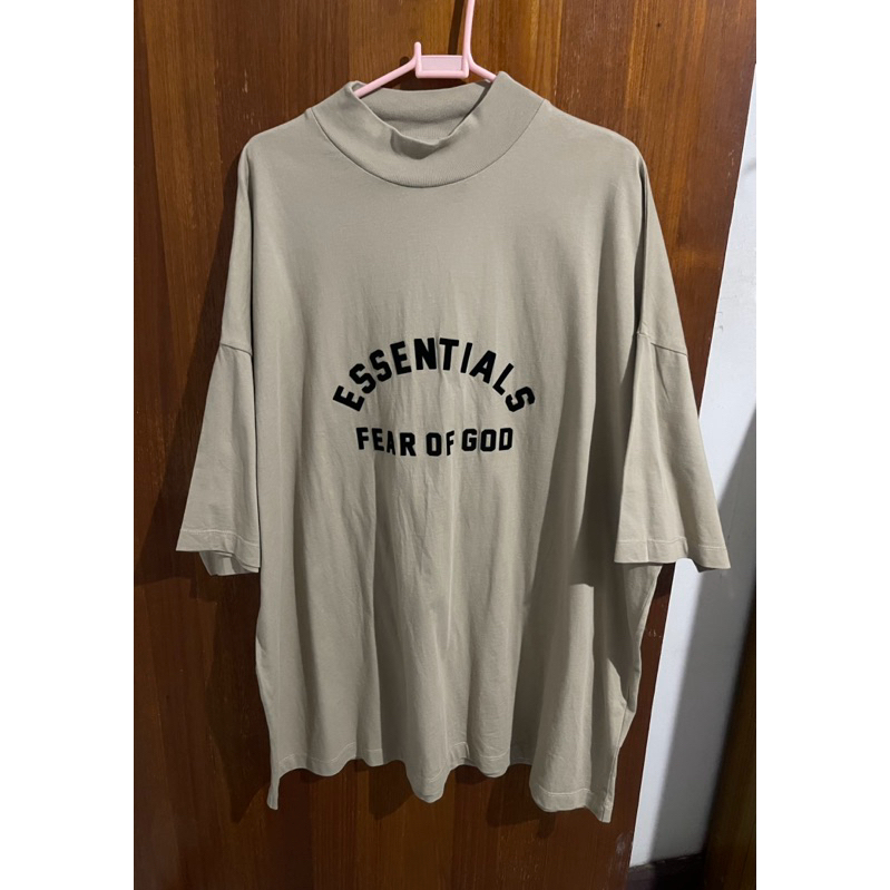 เสื้อ Essentials uae exclusive tee ไซส์ L รอบอก 56 '' ยาว 33 ...