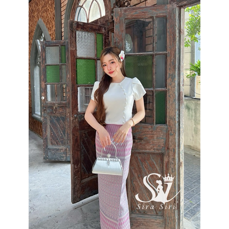ชุดไทยทำบุญ Sira Siri รุ่นลิซ่า ผ้าไหมนิ่ม ทรงสวย พร้อมส่ง มุมมองที่ 2