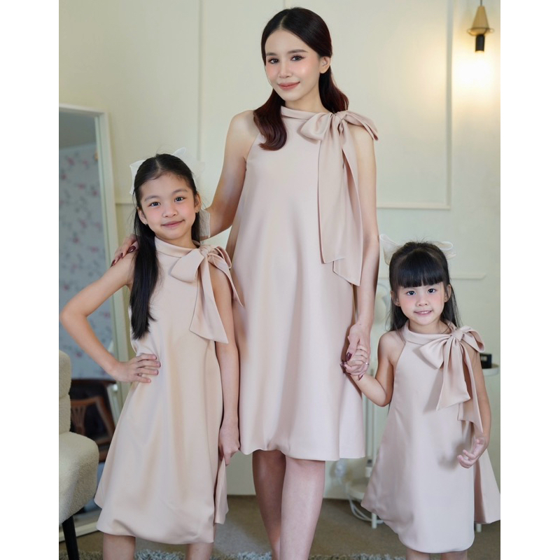 ชุดครอบครัวแม่ลูก สีครีม เนื้อผ้าดี ทรงสวย ใส่สบาย ราคาพิเศษ ส่งฟรี! มุมมองที่ 2
