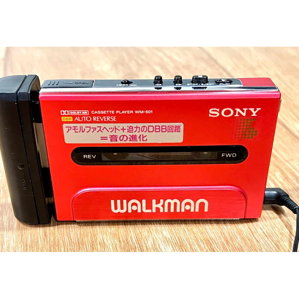 เครื่องเล่นเทปพกพา Sony wm-501 สีแดง บอดี้โลหะทั้งฝาหน้าและฝาหลัง