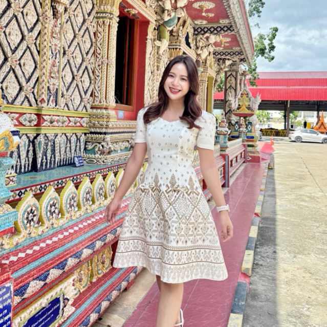 เดรสผ้าไทยงานบวช ผ้าฝ้ายอัดกาว ทรงสวย ใส่พอดี สีคลาสสิค by Raphee มุมมองที่ 5