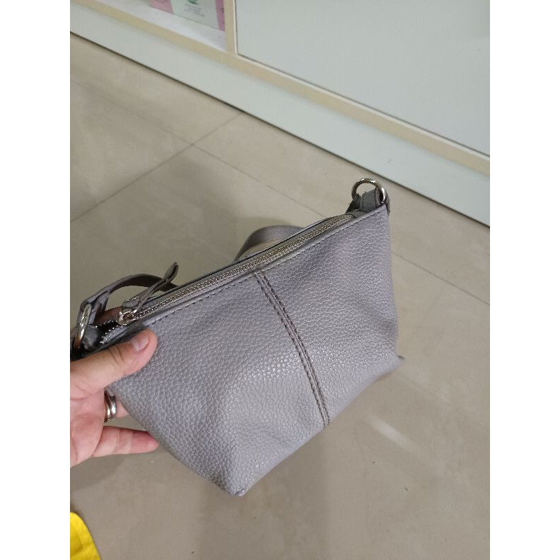 กระเป๋าสะพายหนังสะพายข้างมือสอง | Shopee Thailand