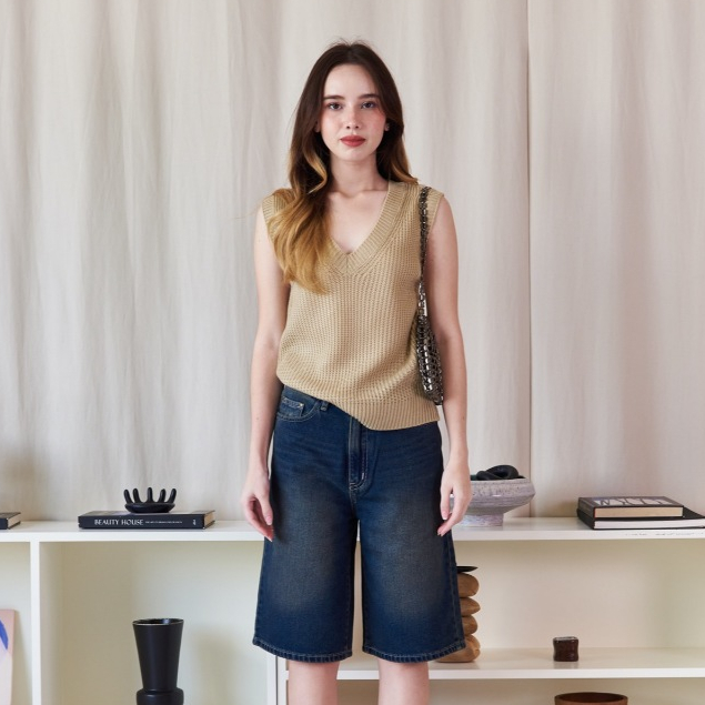 VEEVA KNIT TOP I เสื้อแขนกุดไหมพรมคอวีสีพื้น ผ้าไหมพรมอย่างหนาความยาว ...